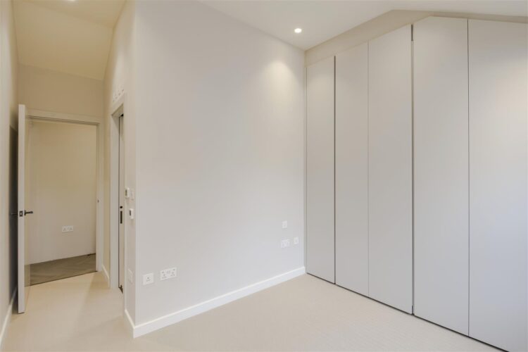 Wardrobe-2-4-750×500